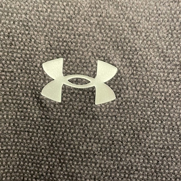 Women’s grayish-black under armor v neck - Picture 2 of 4